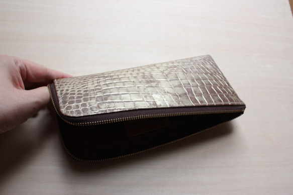 【ご予約のお客様専用販売ページです】クロコダイル型押しのアンティークな長財布　ブロンズゴールド 3枚目の画像