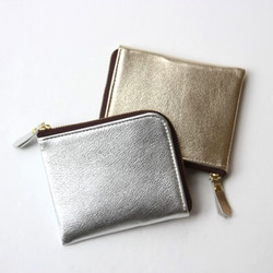 ゴートレザーのスリムなミニ財布　シルバー 2枚目の画像