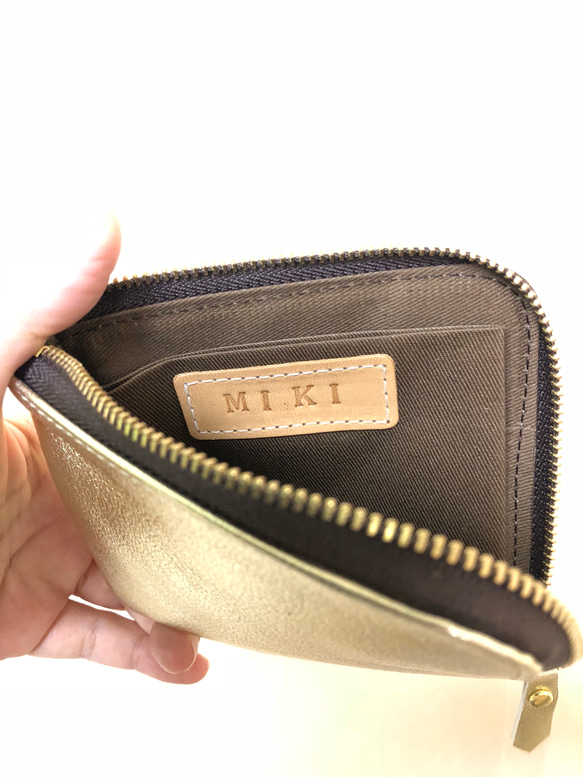 ゴートレザーのスリムなミニ財布　シルバー 12枚目の画像