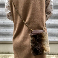 [購買數量有限！ ]皮革和兔毛mofumofu智能手機袋 第10張的照片