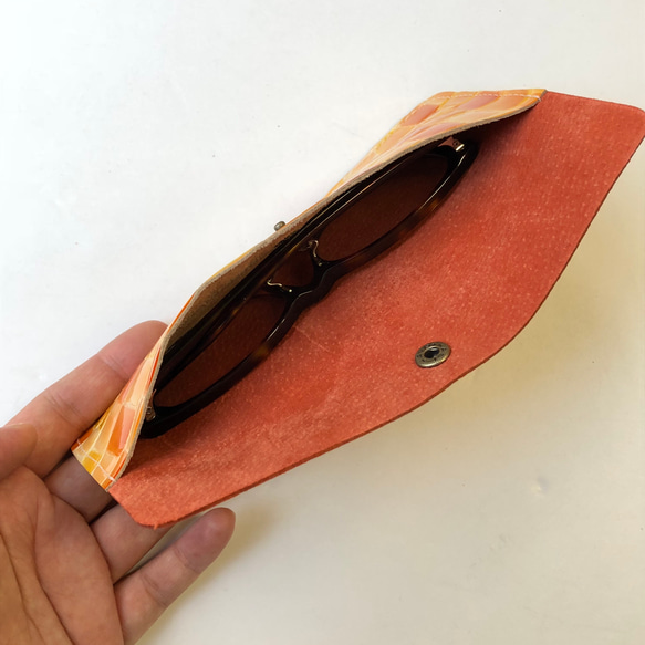 ステンドグラス模様のペンケース（めがねケース） 4枚目の画像