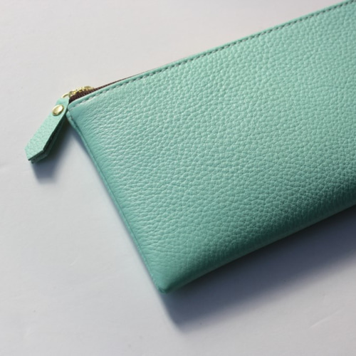 ミントグリーン】牛本革のスリムな長財布 シュリンク 長財布