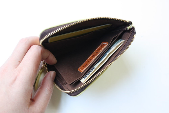 【レモンイエロー】牛本革のスリムなミニ財布　シュリンク　 5枚目の画像