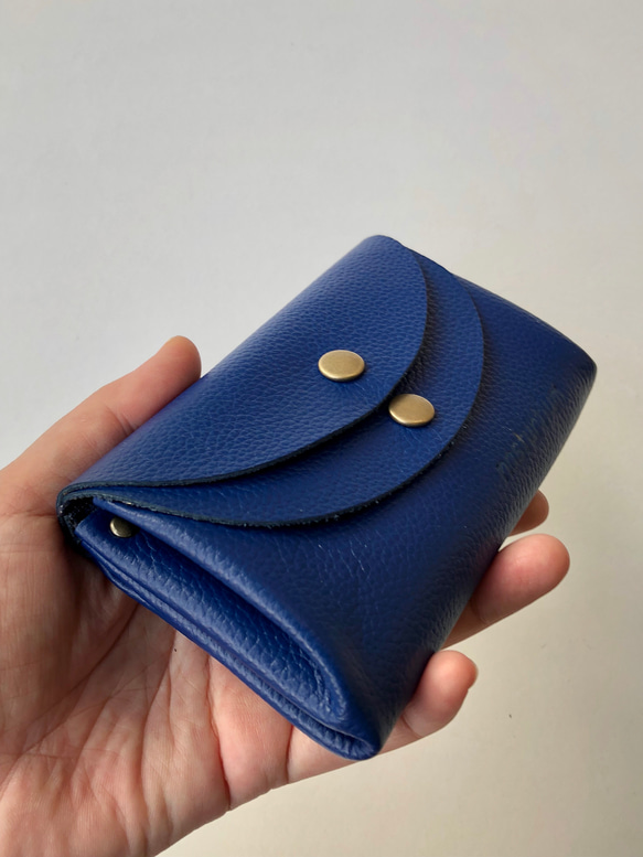【ブルー】牛革のコロンとかわいい小さなお財布　 3枚目の画像