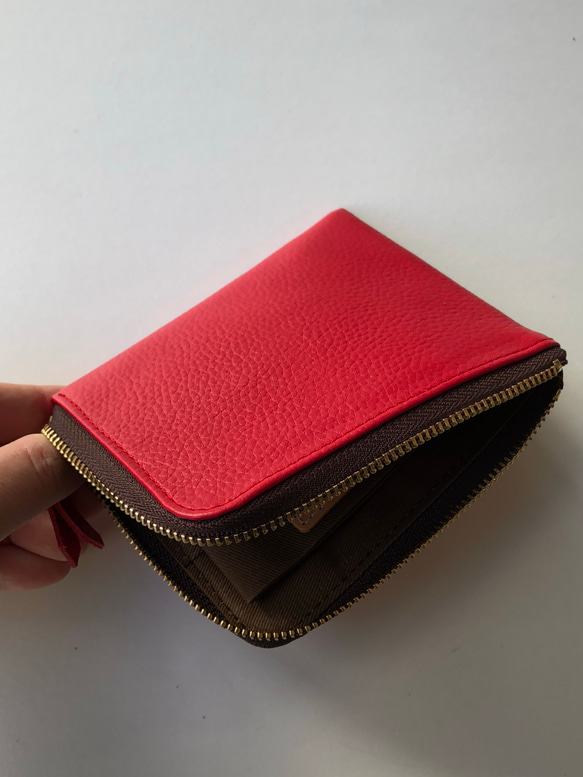 【レッド】牛本革のスリムなミニ財布　シュリンク 4枚目の画像