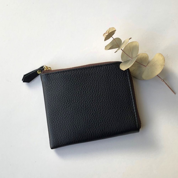 【ブラック】牛本革のスリムなミニ財布　シュリンク 1枚目の画像