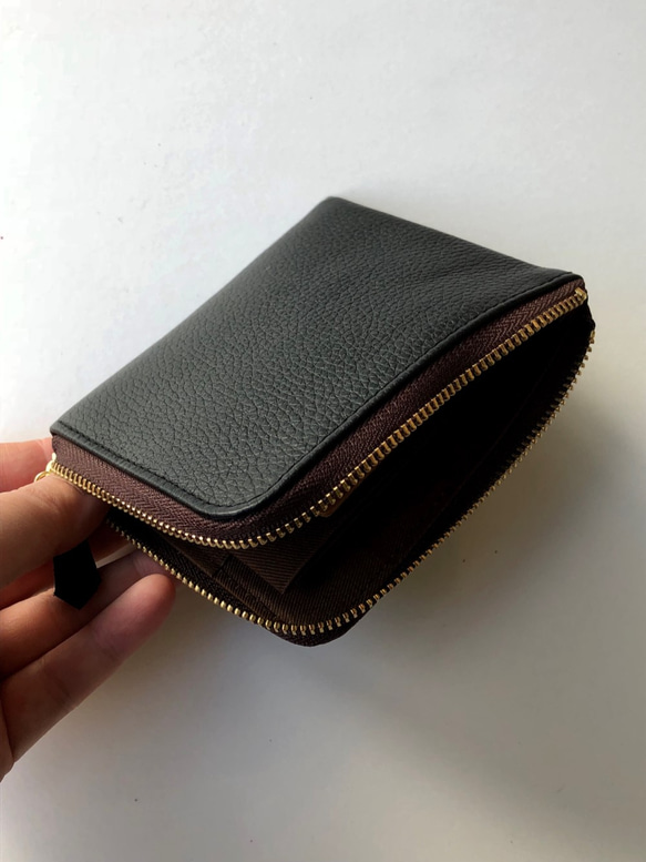 【ブラック】牛本革のスリムなミニ財布　シュリンク 3枚目の画像