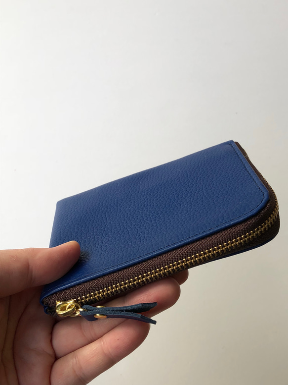 【ブルー】牛本革のスリムなミニ財布　シュリンク 3枚目の画像