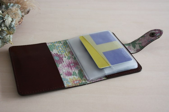 牛革×リバティープリント　カードケース  ブラウン 2枚目の画像