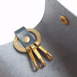 革と真鍮の『シンプルキーケース』 2枚目の画像