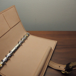 ブライドルレザー　✕　真鍮バックル　システム手帳〈バイブルサイズ〉 2枚目の画像
