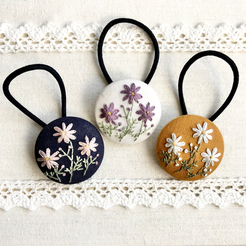 コスモス 【白】刺繍 くるみボタン ヘアゴム ヘアゴム ここ☆なっつ