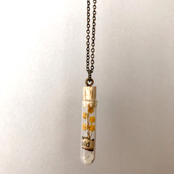 小さな水晶とミモザ 試験管ネックレス (アンティークゴールドカラー) No.1 2枚目の画像