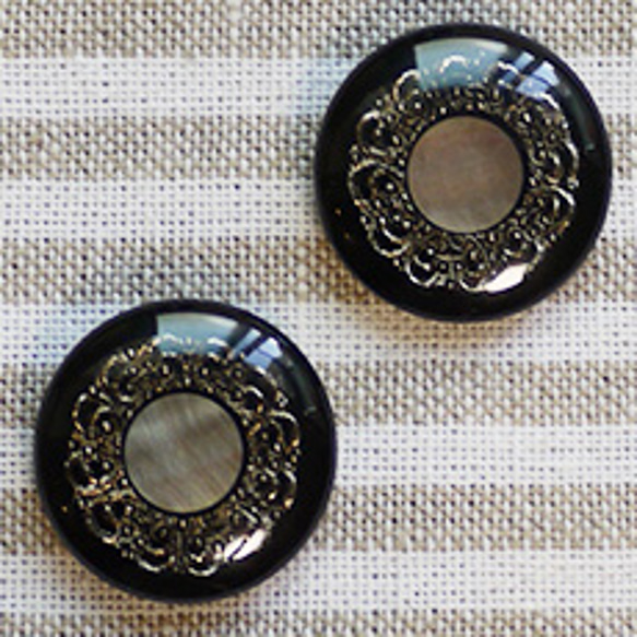 フランス製蝶貝入り黒ボタン　2個セット 1枚目の画像