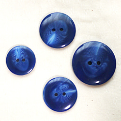 （小）ウルトラマリンブルーの海ボタン　3個セット 1枚目の画像