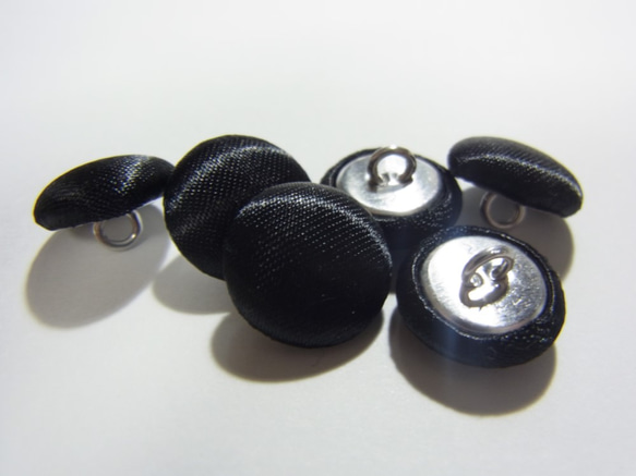 平くるみボタン　黒　12ｍｍ　10個入り 2枚目の画像