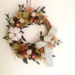 木の実とリンゴのクリスマスwreath 1枚目の画像