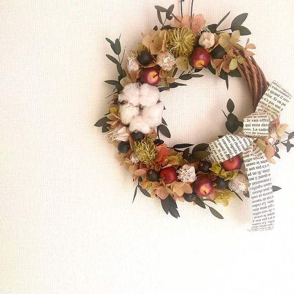 木の実とリンゴのクリスマスwreath 3枚目の画像