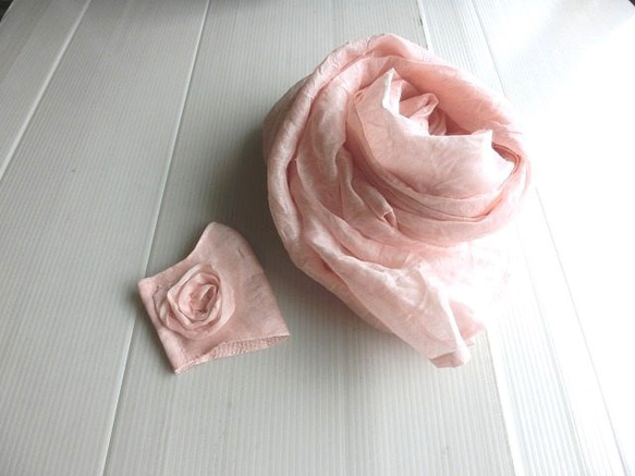 薄ピンク花ポイントモチーフ　シルクリネンメッシュ立体マスク　息がしやすい　夏用 3枚目の画像