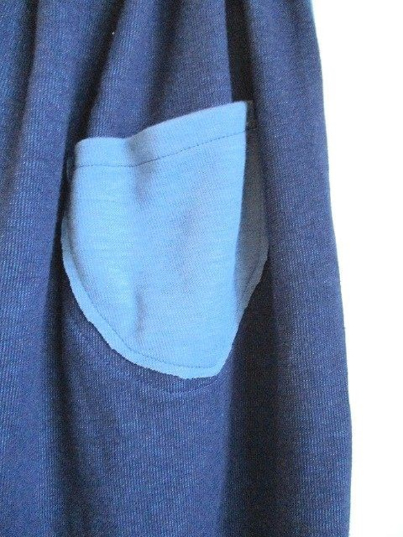 【SALE】　青×紺　リバーシブル　アップリケ花ニットフレアースカート　1点物 6枚目の画像