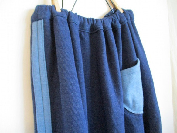 【SALE】　青×紺　リバーシブル　アップリケ花ニットフレアースカート　1点物 7枚目の画像