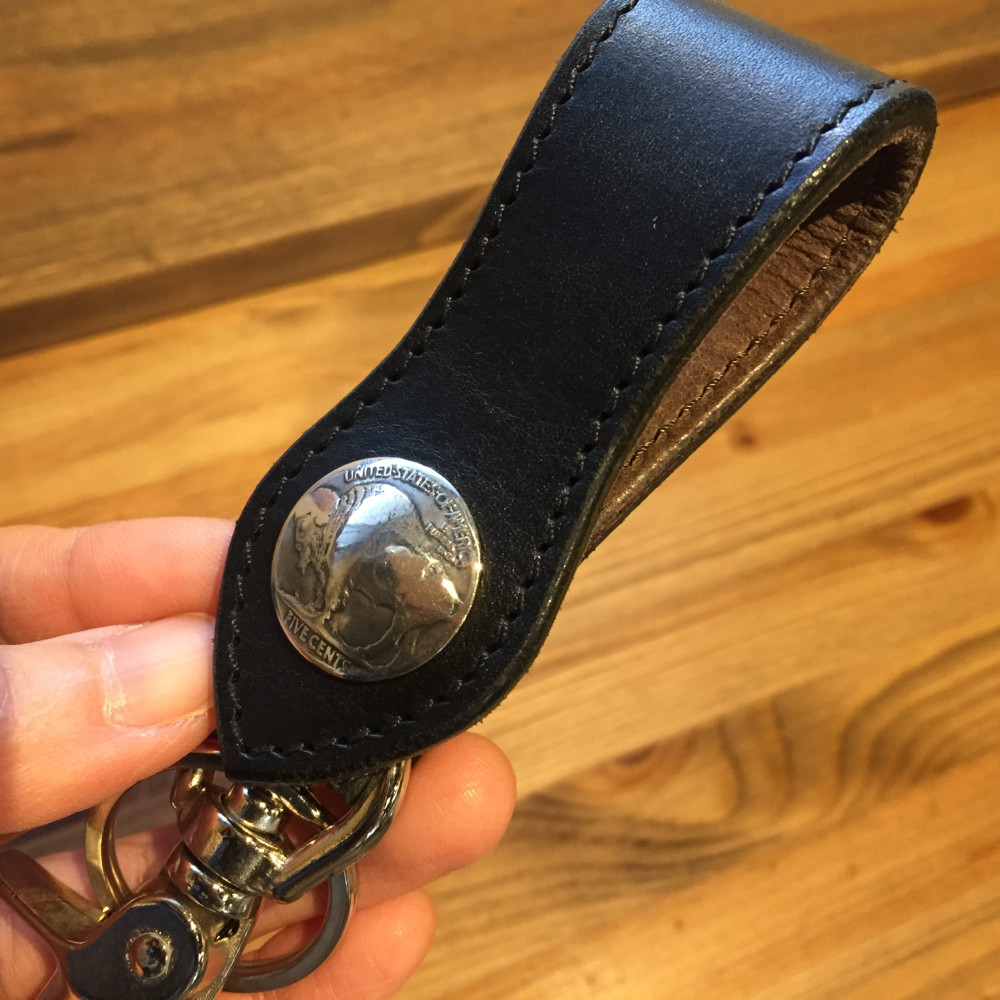 コンチョ付きキーリング／ブラック×バッファロー