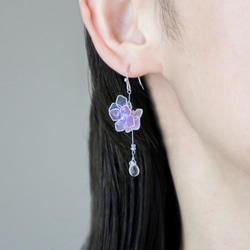 紫陽花と雫の耳飾り　青 5枚目の画像