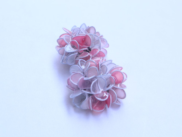 紫陽花の花耳飾り　　ピンク 1枚目の画像