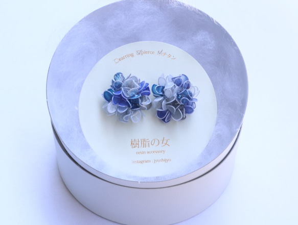 紫陽花の花耳飾り　　青 4枚目の画像