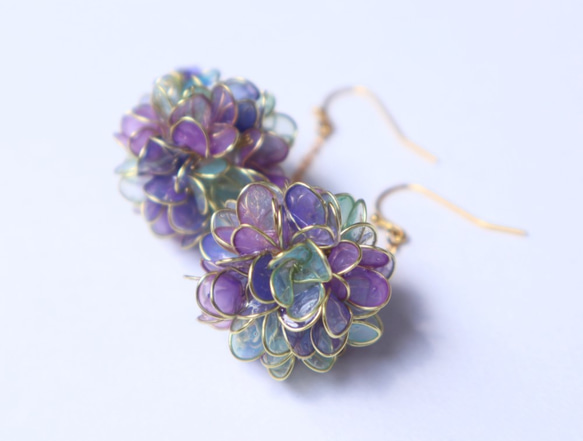 紫陽花の毬耳飾り 2枚目の画像