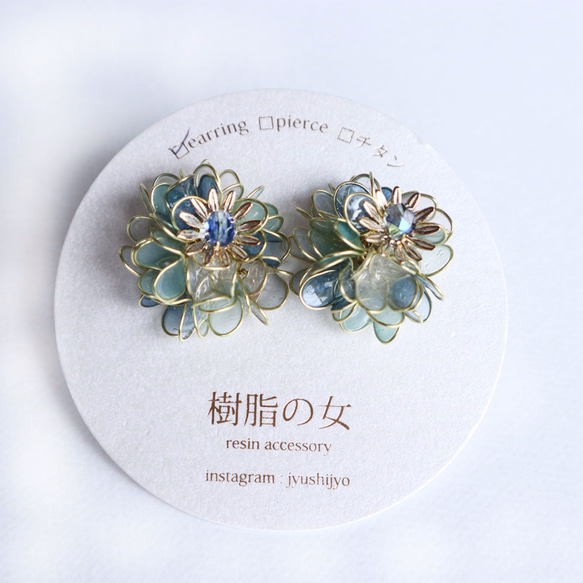 紫陽花の花耳飾り　ダークブルー 1枚目の画像