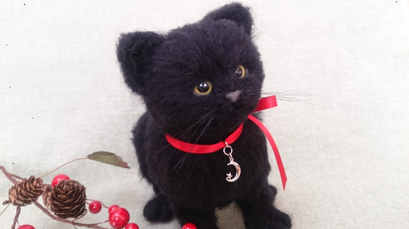 三日月のチャームの黒猫さん   羊毛フェルト 2枚目の画像