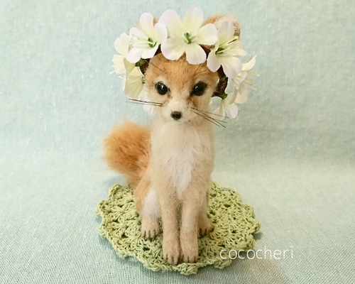 羊毛フェルト　フェネック 花冠のフェネックキツネさん 羊毛フェルト 羊毛フェルト cococheri