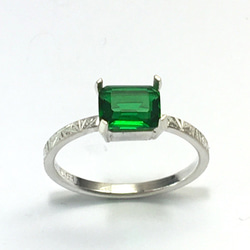 No.255 Beautiful emerald green square ring. 5枚目の画像