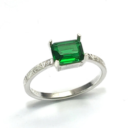 No.255 Beautiful emerald green square ring. 6枚目の画像