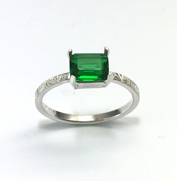 No.255 Beautiful emerald green square ring. 7枚目の画像