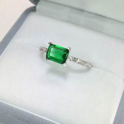 No.255 Beautiful emerald green square ring. 9枚目の画像