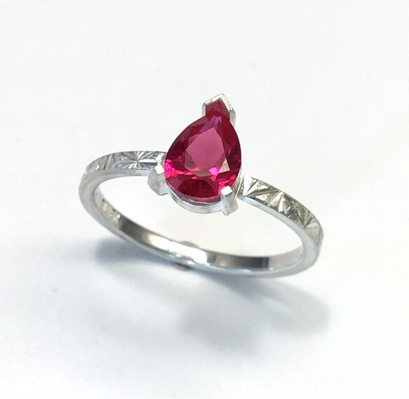No. 266 Beautiful Ruby Drop Ring. 2枚目の画像