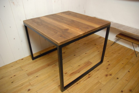 ☆ アイアンフレーム　杉無垢材　古材風　カフェテーブル　ｃａｆｅ　ｔａｂｌｅ　木色選択可 ☆ 3枚目の画像