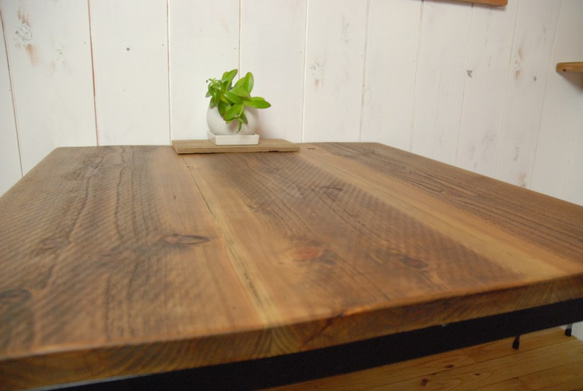 ☆ アイアンフレーム　杉無垢材　古材風　カフェテーブル　ｃａｆｅ　ｔａｂｌｅ　木色選択可 ☆ 4枚目の画像