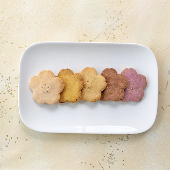米粉のさくらクッキー５枚セット（バニラ・紫いも・かぼちゃ・ココア・キャラメル味） 1枚目の画像