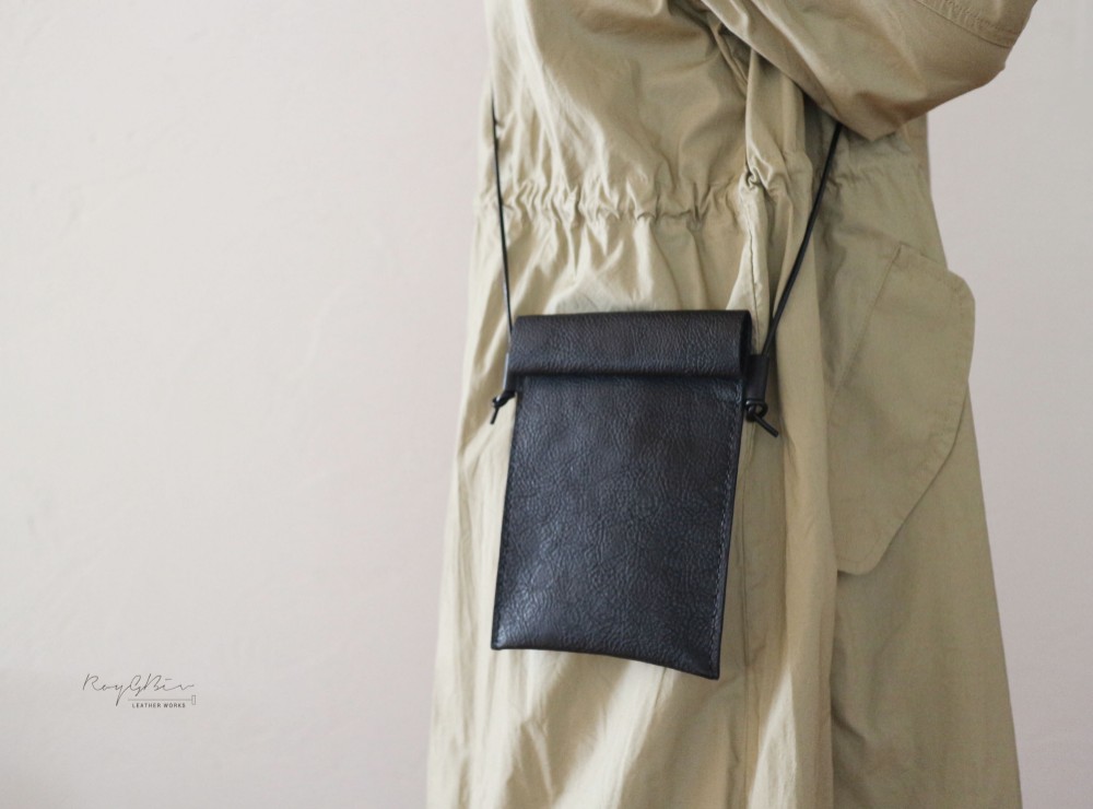 【受注製作】シュリンク革のサコッシュ 　S