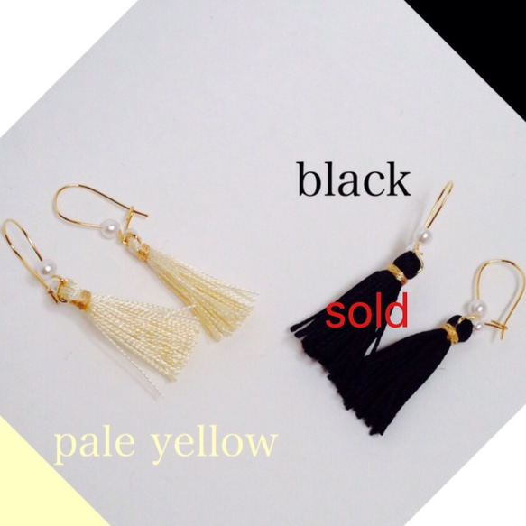 silkタッセルピアス yellow 1枚目の画像