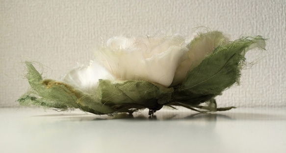 布花 コサージュ　薔薇（アイボリーグリーン） 3枚目の画像