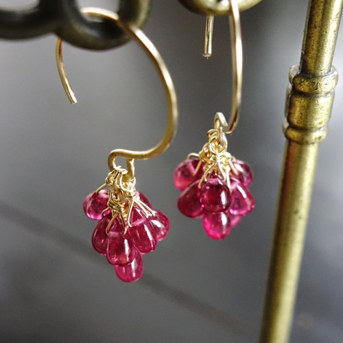 14kgf・天然石】ルビーの房ピアス（S1）・イヤリング変更可  