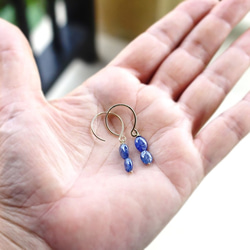 【14kgf·天然石材】藍色藍寶石耳環B·耳環和非孔穿孔多變 第4張的照片