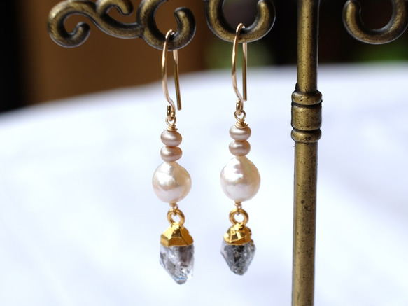 【14公斤/天然石材】雙點水晶和Akoya珍珠耳環 第4張的照片