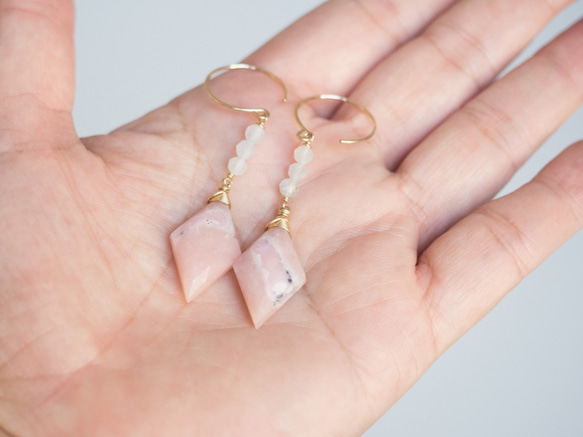 [14kgf，天然石]鑽石形狀的粉紅色蛋白石和海藍寶石穿孔耳環可以更換 第5張的照片