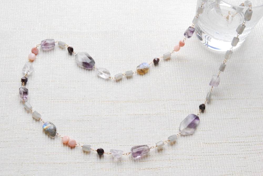3000円OFF  アメジストとラブラドライト、いろんな石を使ったネックレス　１４kgf