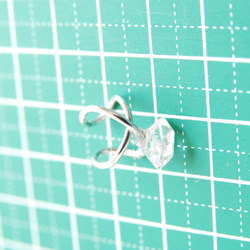 ハーキマーダイヤモンド水晶のイヤカフ　銀色 5枚目の画像